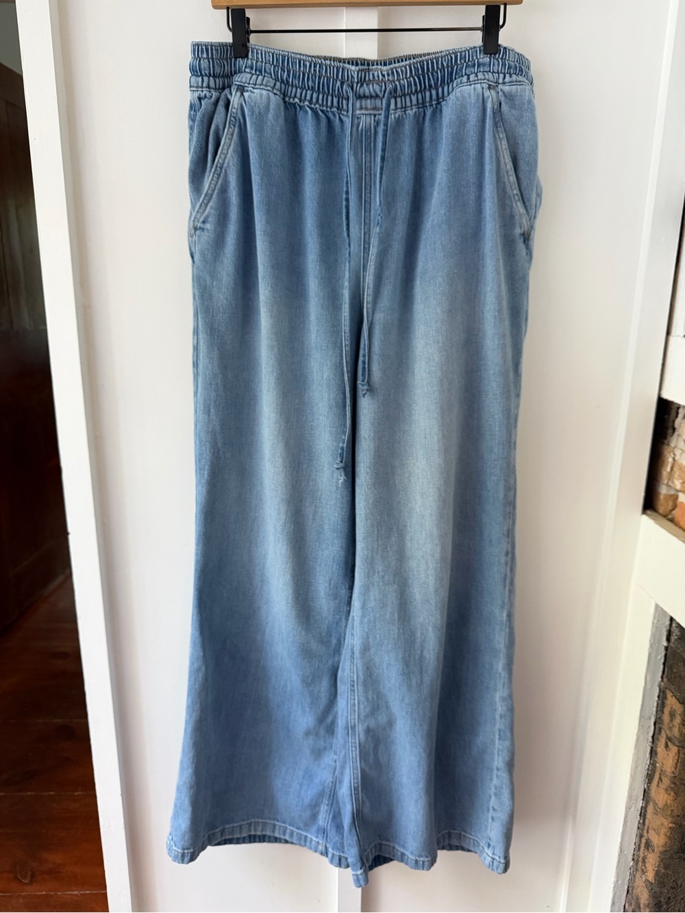 GOOD AMERICAN weightless wide leg jean